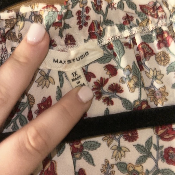 Patterned Blouse - Picture 3 of 3